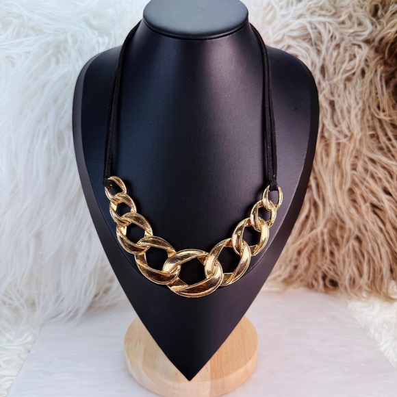 Black and Goldtone Chain Costume Necklace - Picture 4 of 6